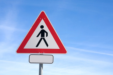 Warnschild Fußgänger leer