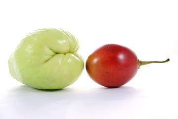 La chayotte et le tamarillo