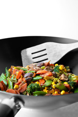 buntes gem&uuml;se in schwarz-wei&szlig; Umgebung