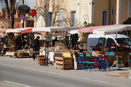 march&eacute; a la brocante