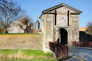Vue de la porte de Cassel à Bergues