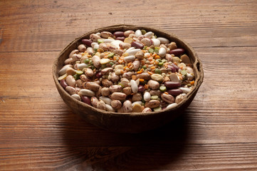 ciotola con varieta' di lebumi