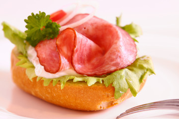 brötchen mit salami