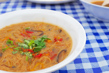 Chinese style vegetarian noodles