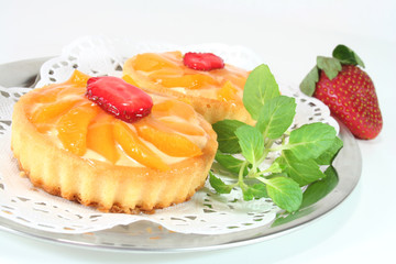 Aprikosenkuchen mit Zitronenmelisse