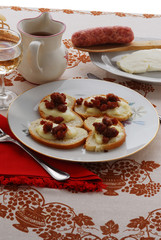 Crostini alla salsiccia e stracchino