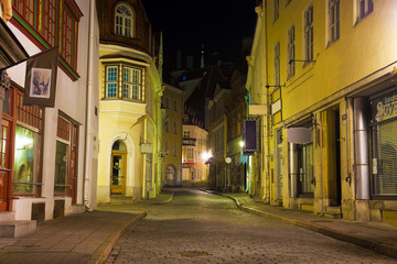 Fototapeta na wymiar Stary Tallin w nocy
