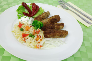 Cevapcici mit Djuvec - Reis