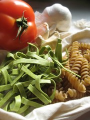 Tomato with pasta and garlic