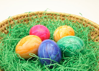 Ostereier im Korb