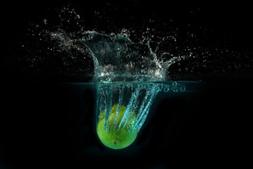 lime under water splashing