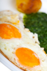 Spiegelei up mit Spinat