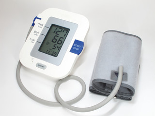 Blood pressure monitor and cuff