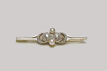 Brosche mit Brillanten und Perlen