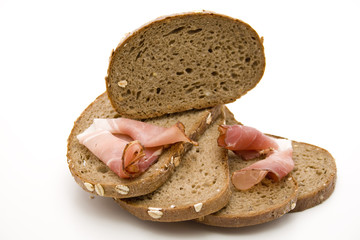 Mehrkornbrot mit Schinken