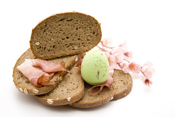 Schinken und Ei auf Brot