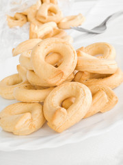 Italian Boiled Pretzels: Taralli.