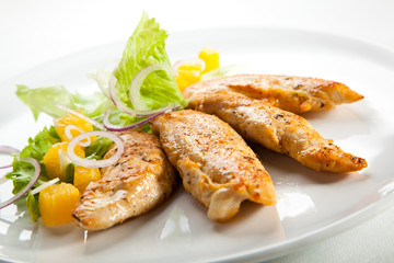 Grilled turkey fillet and vegetable salad