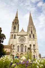 Fototapeta na wymiar Fasada katedry w Chartres, Francja