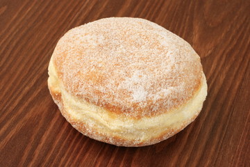 Berliner Pfannkuchen auf einem Tisch