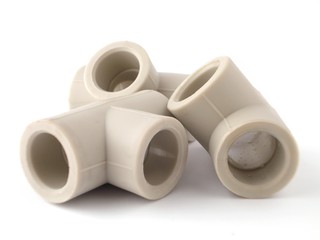 Plastic tee waterpipe connection