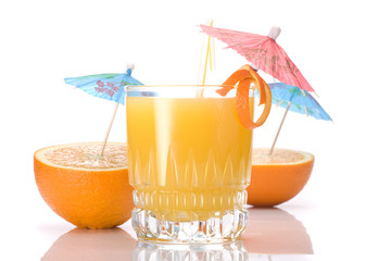 Cocktail of orange juice  and two halves of an orange