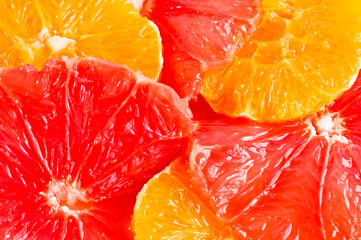 Close-up of six round grapefruit and orange slices
