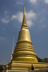 Fototapeta premium Golden pagoda in the Grand palace area in Bangkok, Thailand