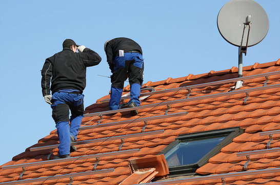 Lay a cable for solar electricity