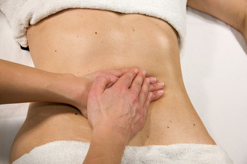 Obraz na płótnie Canvas Punkt masaż ciśnieniowy podbrzusze