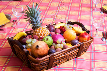 panier de fruits exotiques