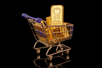 Goldbarren im Einkaufswagen
