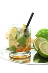 Caipirinha mit frischen Limetten