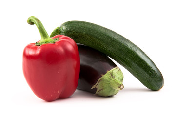 Auberginen, rote Paprika und Zucchini