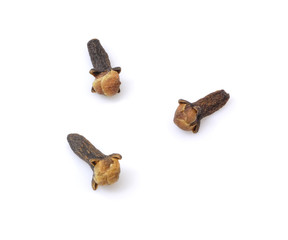 Trois clous de girofle