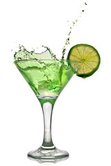Fototapeta na wymiar Zielony alkoholu koktajl z powitalny i zielony wapna