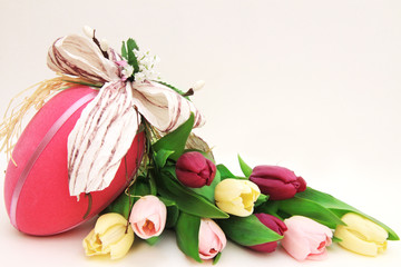 Fototapeta Różowe jajo i tulipany obraz