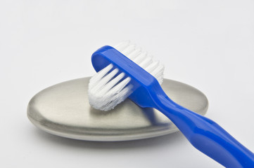 Brush cleaner dentures