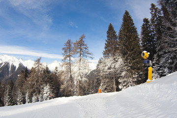 Obraz na płótnie Canvas snow cannon in italian Dolomites