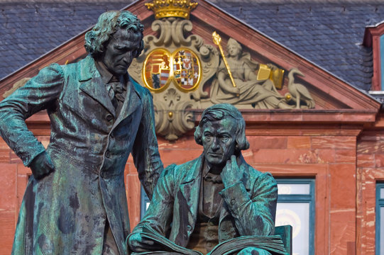 br&uuml;der-grimm-denkmal, rathausdach