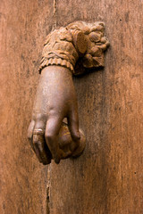 sonnette et poignée de porte