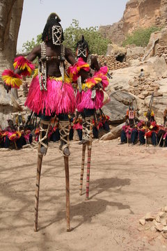 danseurs avec masques de cauris