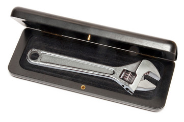 clef à molette chromée en coffret © Olivier DIRSON