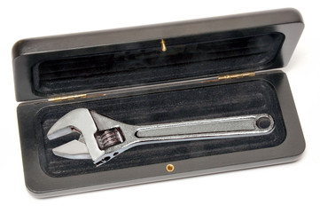 clef à molette chromée en coffret © Olivier DIRSON