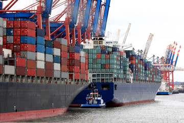 Container Schiffe im Hafen