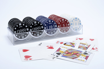 Staender mit Chips und Karten