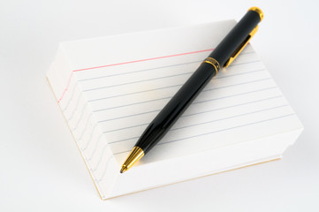 Kugelschreiber und Karteikarten