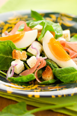 salad with spinach,egg and ham