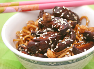 Asiatisches Nudelgericht