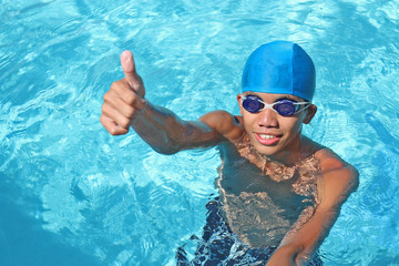Fototapeta na wymiar swimmer in thumbs up